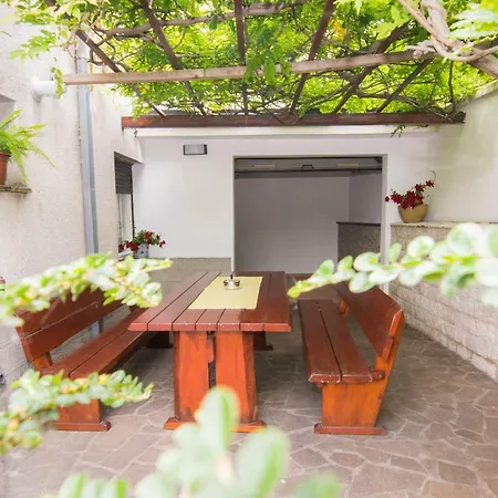 Vida - Amazing Place With Garden And Terrace *